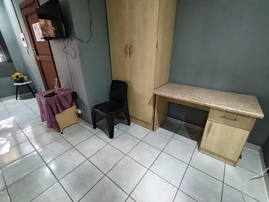 1 Bedroom Property for Sale in Brandwag Free State
